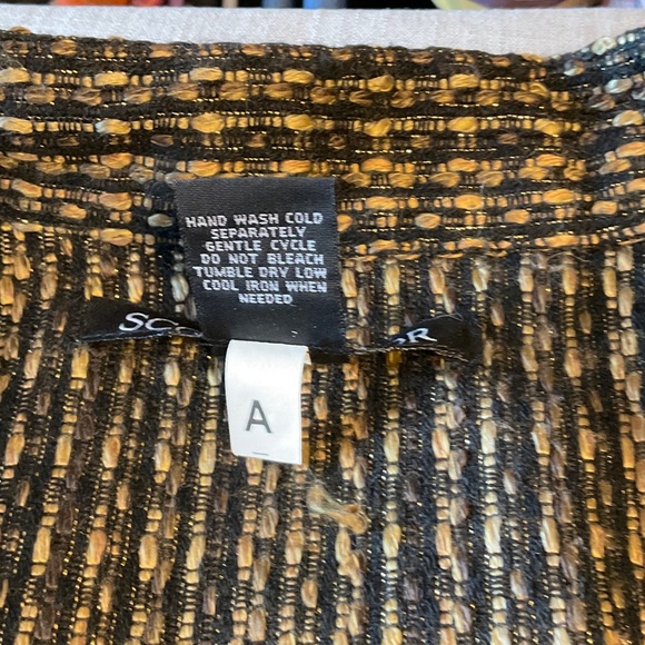 Elegant Black and Gold Women's Blazer - Picture 7 of 7